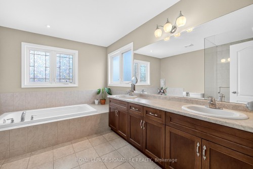 408 Gravel Ridge Trail, Kitchener, ON - Indoor Photo Showing Bathroom