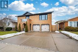 7623 CHOROZY STREET  Niagara Falls, ON L2H 2P1