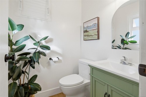 4285 Caen Rd, Saanich, BC 