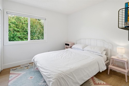 4285 Caen Rd, Saanich, BC 