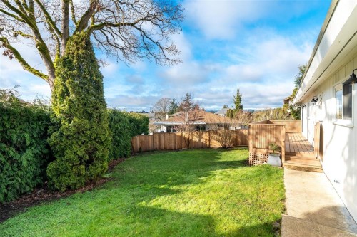 4285 Caen Rd, Saanich, BC 