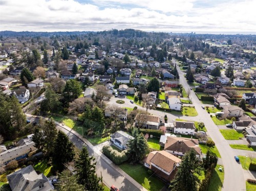 4285 Caen Rd, Saanich, BC 