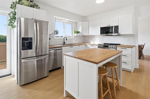 4285 Caen Rd, Saanich, BC 