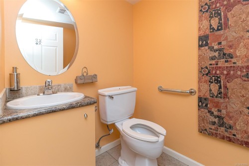 102 & 103-832 Fisgard St, Victoria, BC 