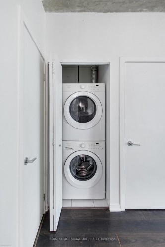 811-150 East Liberty Street, Toronto, ON - Indoor Photo Showing Laundry Room