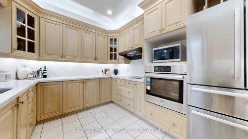 346 Elmwood Avenue, Toronto, ON - Indoor Photo Showing Kitchen