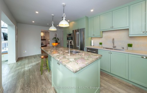 6 Deerbrook Trail, Toronto, ON - Indoor Photo Showing Kitchen With Upgraded Kitchen