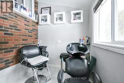 Salon - Can be used as an Office - 