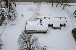 10+ Vehicles Parking Space. - 