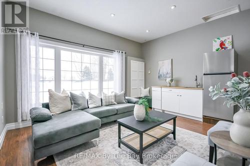 111 Balm Beach Road E, Tiny, ON - Indoor Photo Showing Living Room