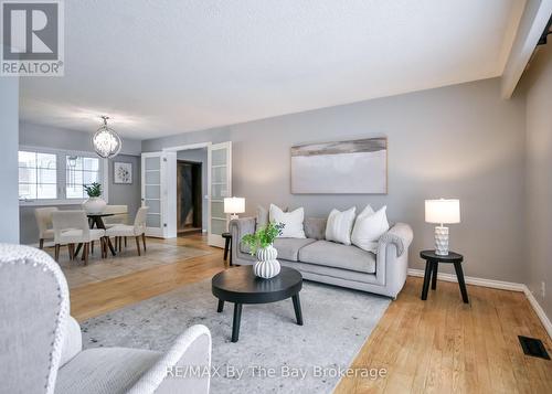 111 Balm Beach Road E, Tiny, ON - Indoor Photo Showing Living Room