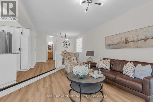 1 Balfour Court, Guelph (Kortright East), ON - Indoor Photo Showing Living Room