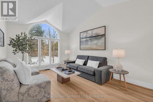 1 Balfour Court, Guelph (Kortright East), ON - Indoor Photo Showing Living Room