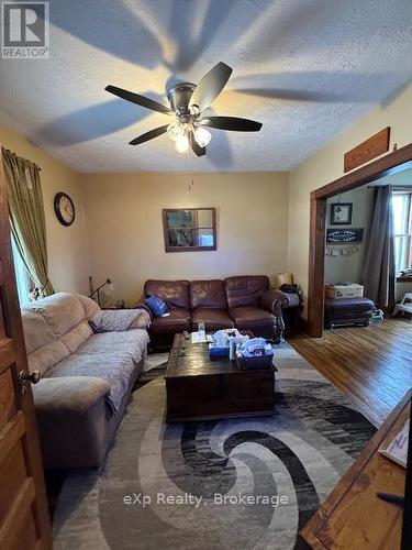 1775 4Th Avenue W, Owen Sound, ON - Indoor Photo Showing Living Room
