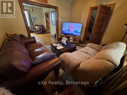 1775 4Th Avenue W, Owen Sound, ON - Indoor Photo Showing Living Room