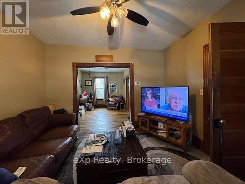 1775 4Th Avenue W, Owen Sound, ON - Indoor Photo Showing Living Room