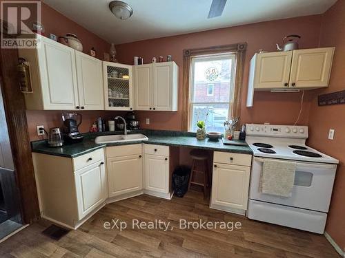 1775 4Th Avenue W, Owen Sound, ON - Indoor Photo Showing Kitchen