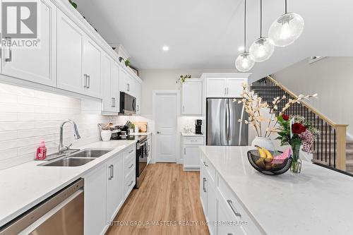 2709 Delmar Street, Kingston (City Northwest), ON - Indoor Photo Showing Kitchen With Double Sink With Upgraded Kitchen