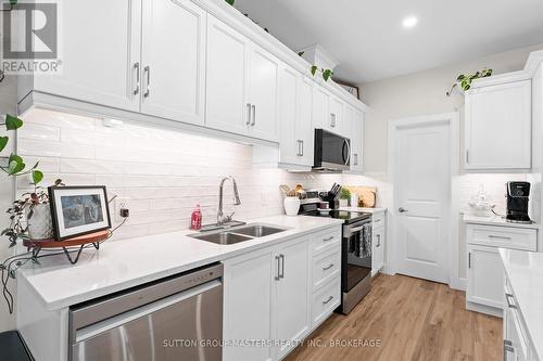 2709 Delmar Street, Kingston (City Northwest), ON - Indoor Photo Showing Kitchen With Double Sink With Upgraded Kitchen