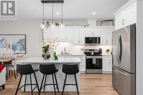 2709 Delmar Street, Kingston (City Northwest), ON - Indoor Photo Showing Kitchen With Upgraded Kitchen