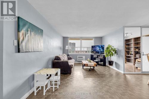 1108 - 511 The West Mall Drive W, Toronto, ON - Indoor Photo Showing Living Room