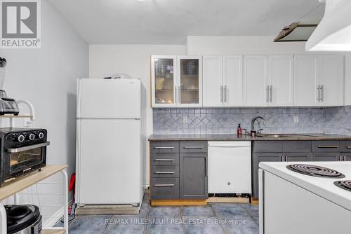 1108 - 511 The West Mall Drive W, Toronto, ON - Indoor Photo Showing Kitchen