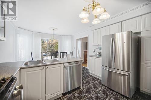 3395 Trelawny Circle, Mississauga, ON - Indoor Photo Showing Kitchen