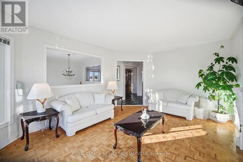 3395 Trelawny Circle, Mississauga, ON - Indoor Photo Showing Living Room