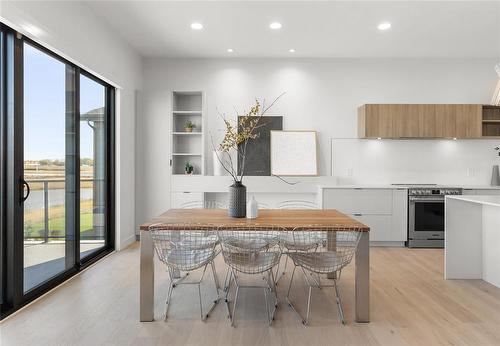 22 Avonlynn Court, Winnipeg, MB - Indoor