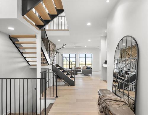 22 Avonlynn Court, Winnipeg, MB - Indoor Photo Showing Other Room