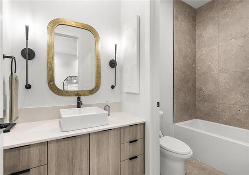 22 Avonlynn Court, Winnipeg, MB - Indoor Photo Showing Bathroom