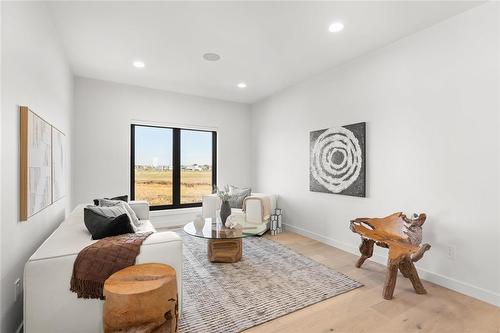 22 Avonlynn Court, Winnipeg, MB - Indoor