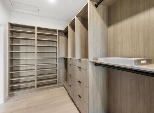 22 Avonlynn Court, Winnipeg, MB - Indoor