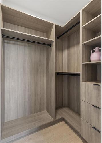 22 Avonlynn Court, Winnipeg, MB - Indoor