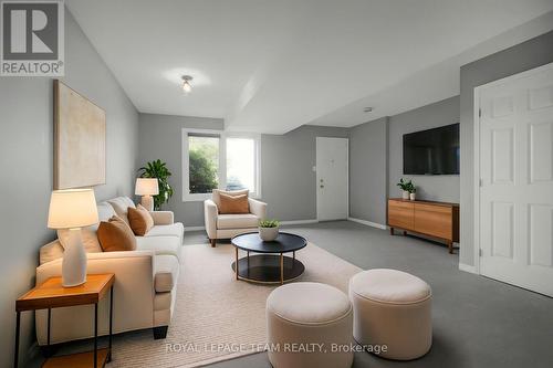 89 Thornbury Crescent, Ottawa, ON - Indoor Photo Showing Living Room