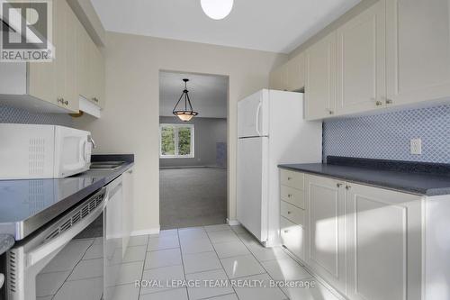 89 Thornbury Crescent, Ottawa, ON - Indoor Photo Showing Kitchen
