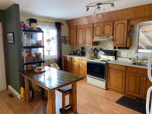 111 2Nd Avenue S, Swan River, MB - Indoor Photo Showing Kitchen