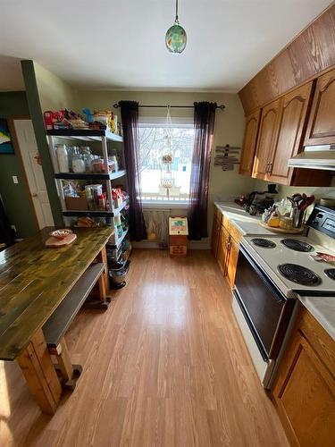 111 2Nd Avenue S, Swan River, MB - Indoor Photo Showing Kitchen