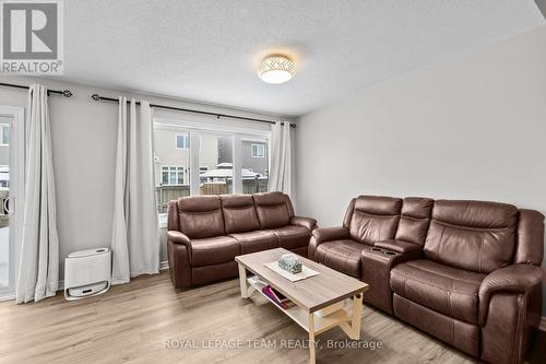 708 Mayfly Crescent, Ottawa, ON - Indoor Photo Showing Living Room