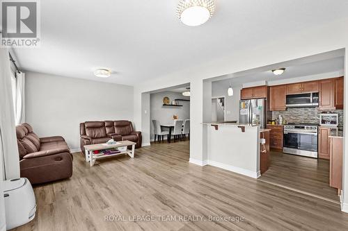 708 Mayfly Crescent, Ottawa, ON - Indoor Photo Showing Kitchen