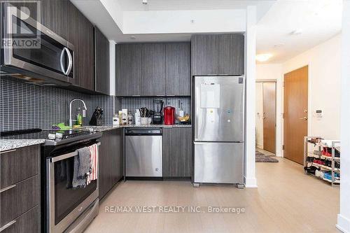 5111 - 30 Shore Breeze Drive, Toronto, ON - Indoor Photo Showing Kitchen
