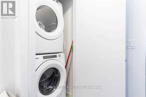 5111 - 30 Shore Breeze Drive, Toronto, ON - Indoor Photo Showing Laundry Room