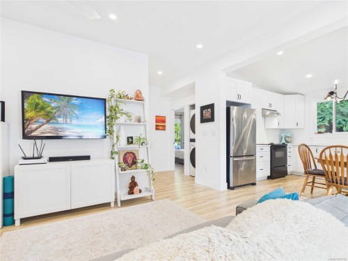 375 Baylis Rd, Qualicum Beach, BC 