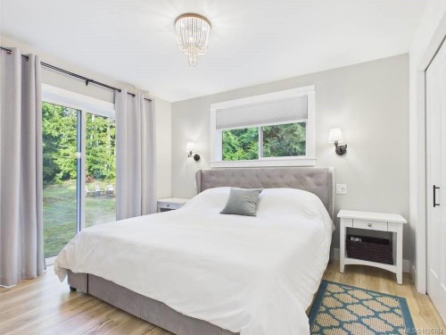 375 Baylis Rd, Qualicum Beach, BC 