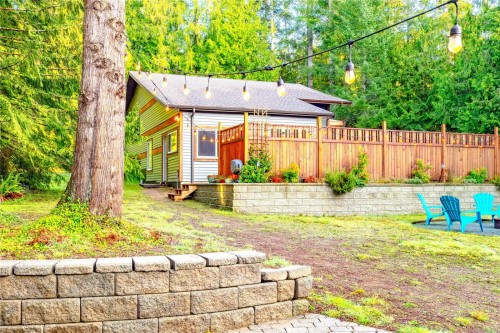 375 Baylis Rd, Qualicum Beach, BC 