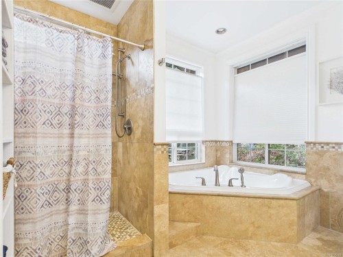 375 Baylis Rd, Qualicum Beach, BC 