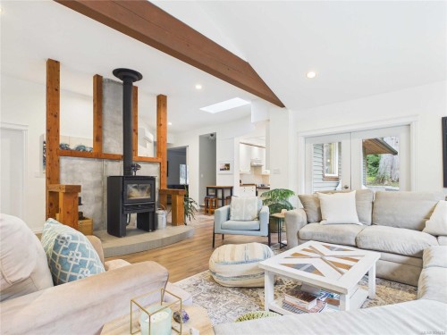 375 Baylis Rd, Qualicum Beach, BC 