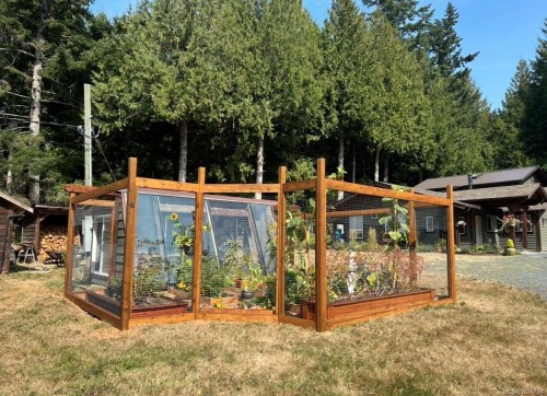 375 Baylis Rd, Qualicum Beach, BC 