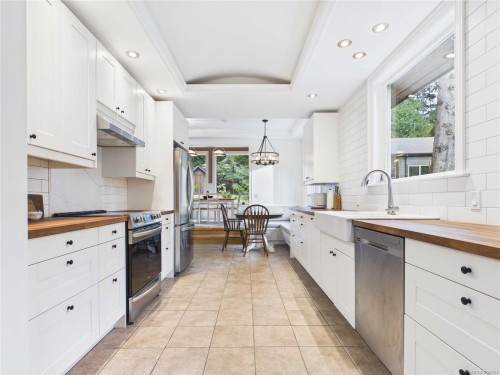 375 Baylis Rd, Qualicum Beach, BC 