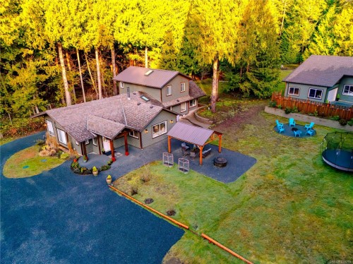 375 Baylis Rd, Qualicum Beach, BC 